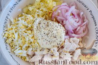 Фото приготовления рецепта: Салат с курицей и ананасами - шаг №10