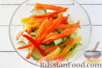 Фото приготовления рецепта: Овощной салат с курицей - шаг №4