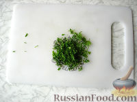 Фото приготовления рецепта: Двухцветное заливное с ветчиной и маринованными огурцами - шаг №5