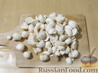 Фото приготовления рецепта: Деревенский картофельный салат с жареными грибами - шаг №2