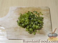 Фото приготовления рецепта: Деревенский картофельный салат с жареными грибами - шаг №5