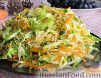 Фото приготовления рецепта: Зимний салат из репы, моркови и капусты - шаг №7