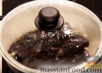 Фото приготовления рецепта: Паста с мидиями в томатном соусе - шаг №4