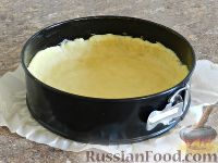 Фото приготовления рецепта: Лоранский пирог с шампиньонами и ветчиной - шаг №6