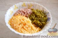 Фото приготовления рецепта: Салат "Собачка" с  копченым мясом и сыром - шаг №2