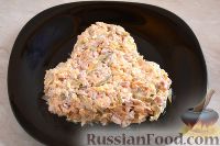 Фото приготовления рецепта: Салат "Собачка" с  копченым мясом и сыром - шаг №4