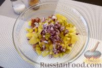 Фото приготовления рецепта: Салат с сельдью и свеклой - шаг №8