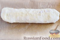 Фото приготовления рецепта: Слоеный рулет с ветчиной, сыром и маринованными огурцами - шаг №13