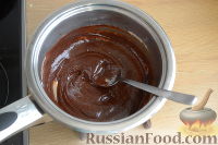 Фото приготовления рецепта: Шоколадно-трюфельный торт - шаг №9