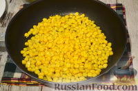Фото приготовления рецепта: Салат с языком, капустой и кукурузой - шаг №5