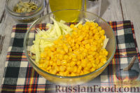 Фото приготовления рецепта: Салат с языком, капустой и кукурузой - шаг №6