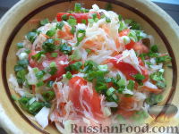 Фото к рецепту: Салат из белокочанной капусты, помидоров и моркови