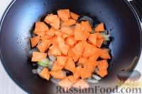 Фото приготовления рецепта: Тыквенный крем-суп с имбирем - шаг №5