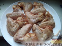 Фото приготовления рецепта: Крылышки в томатном соусе - шаг №6