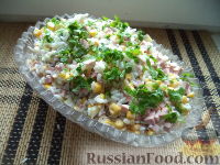 Фото к рецепту: Салат из колбасы, кукурузы и риса