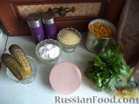 Фото приготовления рецепта: Салат из колбасы, кукурузы и риса - шаг №1