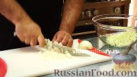Фото приготовления рецепта: Салат "Мировой закусон" с сельдью, маринованными огурцами и яблоком - шаг №3