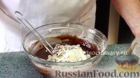 Фото приготовления рецепта: Шоколадный кекс - шаг №7