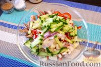 Фото приготовления рецепта: Мясной салат со сладким перцем - шаг №13