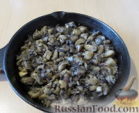 Фото приготовления рецепта: Куриная грудка, запеченная с грибами и сыром - шаг №5