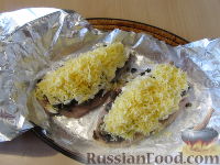 Фото приготовления рецепта: Куриная грудка, запеченная с грибами и сыром - шаг №12