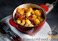Фото к рецепту: Картофель с охотничьими колбасками (в горшочке)