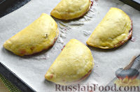 Фото приготовления рецепта: Пирожки из творожного теста, с малиновым джемом - шаг №12