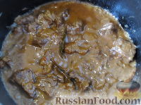 Фото приготовления рецепта: Гуляш из говядины в густом луковом соусе - шаг №7