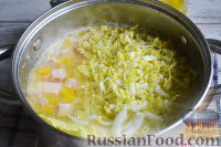Фото приготовления рецепта: Суп с пекинской капустой - шаг №13