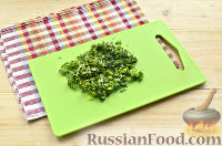 Фото приготовления рецепта: Салат с тунцом, рисом и зеленым горошком - шаг №11