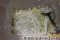 Фото приготовления рецепта: Слоеный салат с треской "Новогодний" - шаг №6