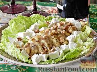 Фото к рецепту: Салат с курицей и орехами