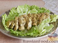 Фото приготовления рецепта: Салат с курицей и орехами - шаг №15