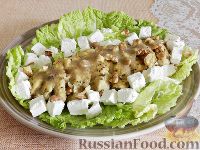 Фото приготовления рецепта: Салат с курицей и орехами - шаг №17