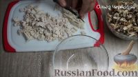 Фото приготовления рецепта: Блинные мешочки с курицей, грибами и сыром - шаг №7