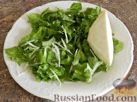 Фото приготовления рецепта: Салат "Дольче"  с грушей, сельдереем и сыром - шаг №3
