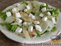 Фото приготовления рецепта: Салат "Дольче"  с грушей, сельдереем и сыром - шаг №10