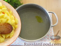 Фото приготовления рецепта: Куриный суп с грибами и плавленым сыром - шаг №11