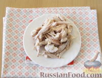 Фото приготовления рецепта: Куриный суп с грибами и плавленым сыром - шаг №13
