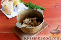 Фото приготовления рецепта: Горгорос (жаркое со свининой и капустой) - шаг №5