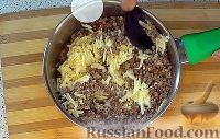 Фото приготовления рецепта: Запечённая гречка с кабачком, луком и сыром - шаг №5