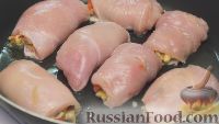 Фото приготовления рецепта: Куриные рулетики с грибами, сыром и болгарским перцем - шаг №5