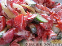 Фото к рецепту: Салат овощной с базиликом