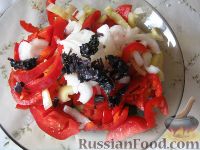Фото приготовления рецепта: Салат овощной с базиликом - шаг №6