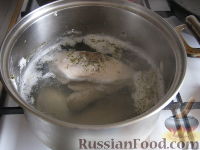 Фото приготовления рецепта: Салат из курицы с ананасами - шаг №2