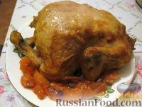 Фото к рецепту: Запеченная курица, фаршированная айвой