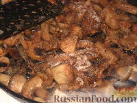 Фото приготовления рецепта: Рис с грибами - шаг №7