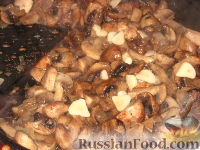 Фото приготовления рецепта: Рис с грибами - шаг №8