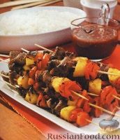 Фото к рецепту: Шашлык из мяса, ананаса и болгарского перца