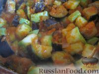 Фото приготовления рецепта: Рагу из баклажанов,  кабачков и тыквы - шаг №9